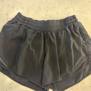 Lululemon hotty hot mid rise shorts in size 6